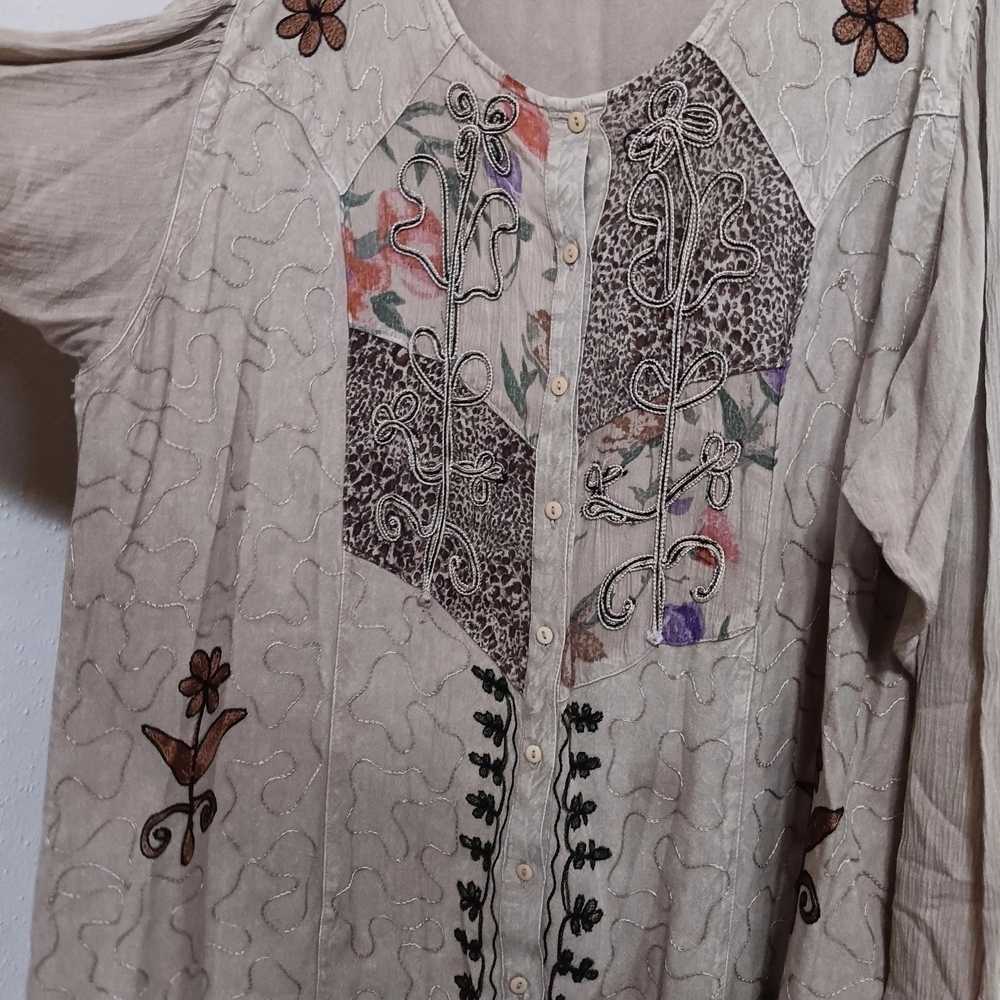 Floral Embroidered Beige Blouse - Picture 4 of 10